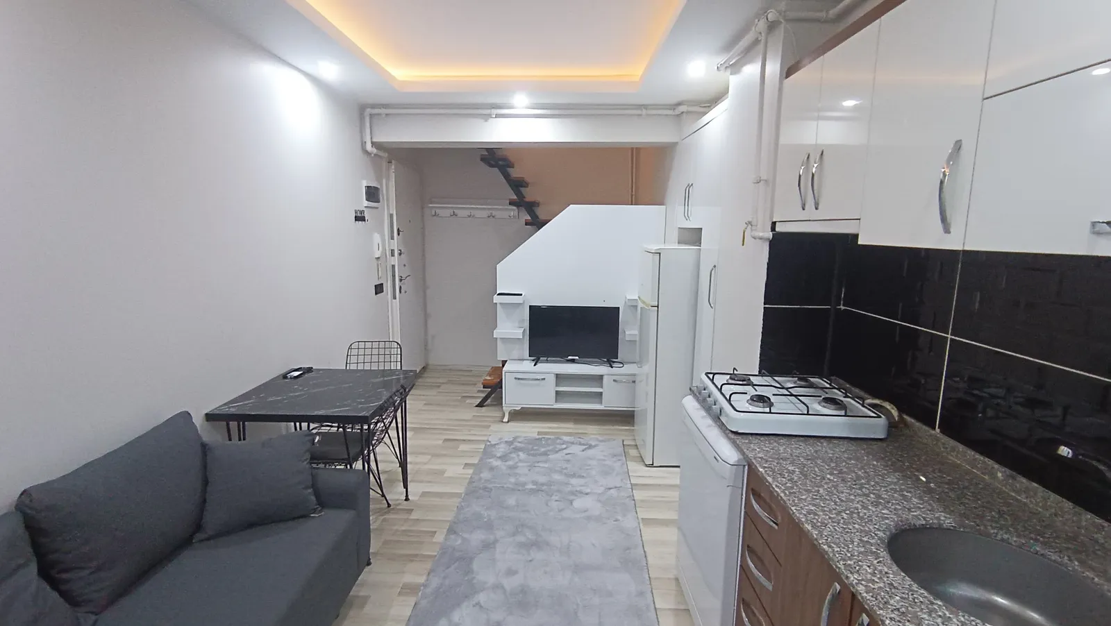 İNCİLİPİNAR'DA 1+1 (DEPOZİTOSUZ) GENİŞ TERASLI DUBLEKS küçük 3