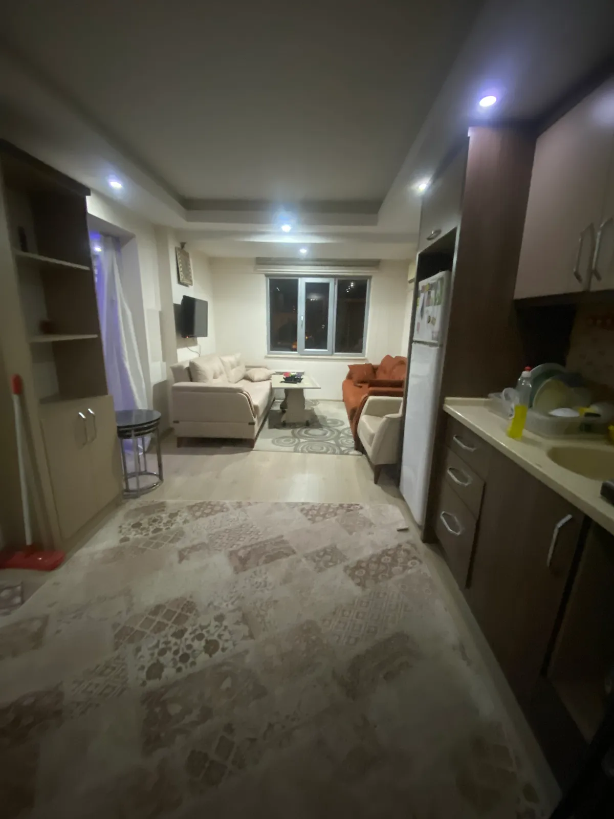 CADDE ÜSTÜ ÇINARA YÜRÜME MESAFESİNDE FIRSAT APART