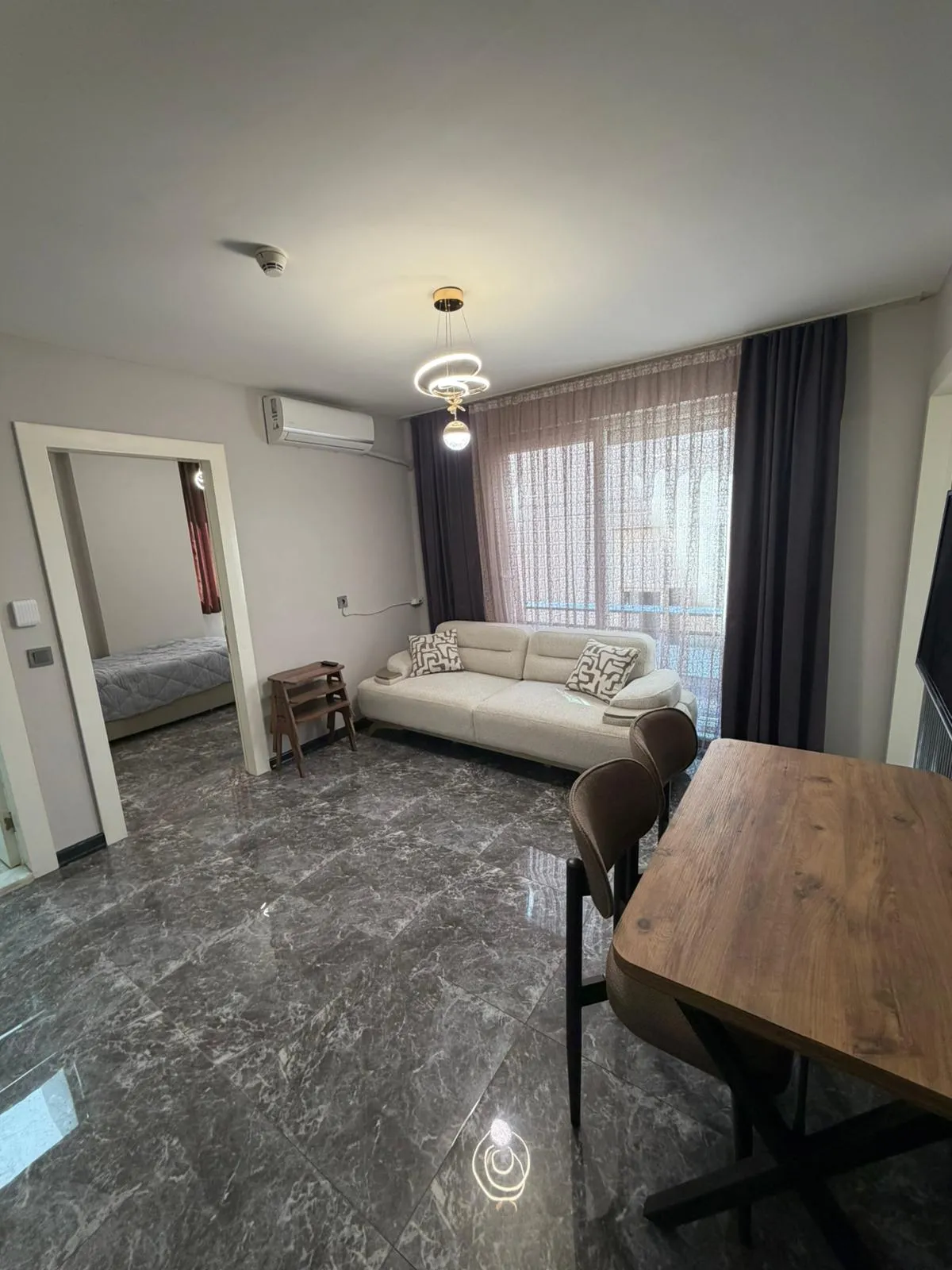 Zeytinköyde satılık 2+1 apart küçük 3