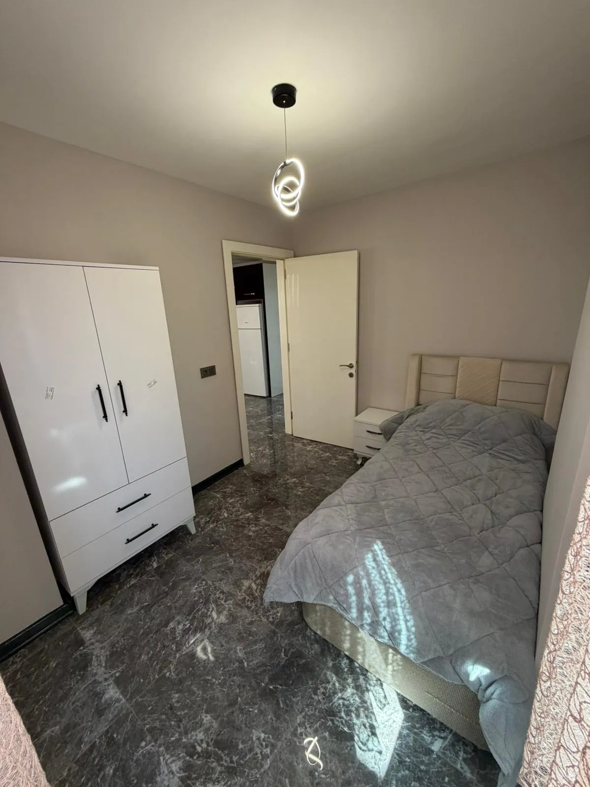 Zeytinköyde satılık 2+1 apart küçük 4