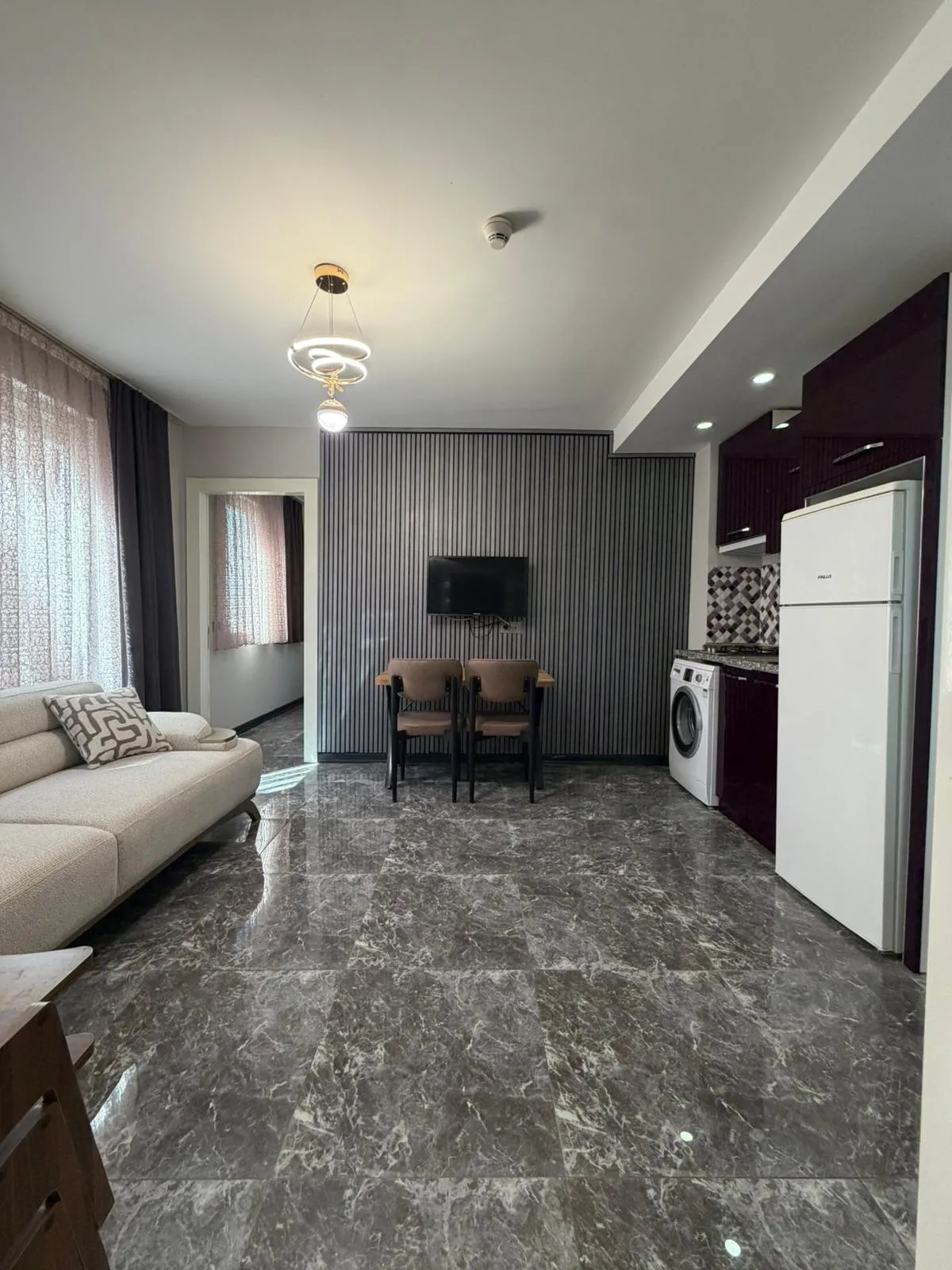 Zeytinköyde satılık 2+1 apart küçük 9