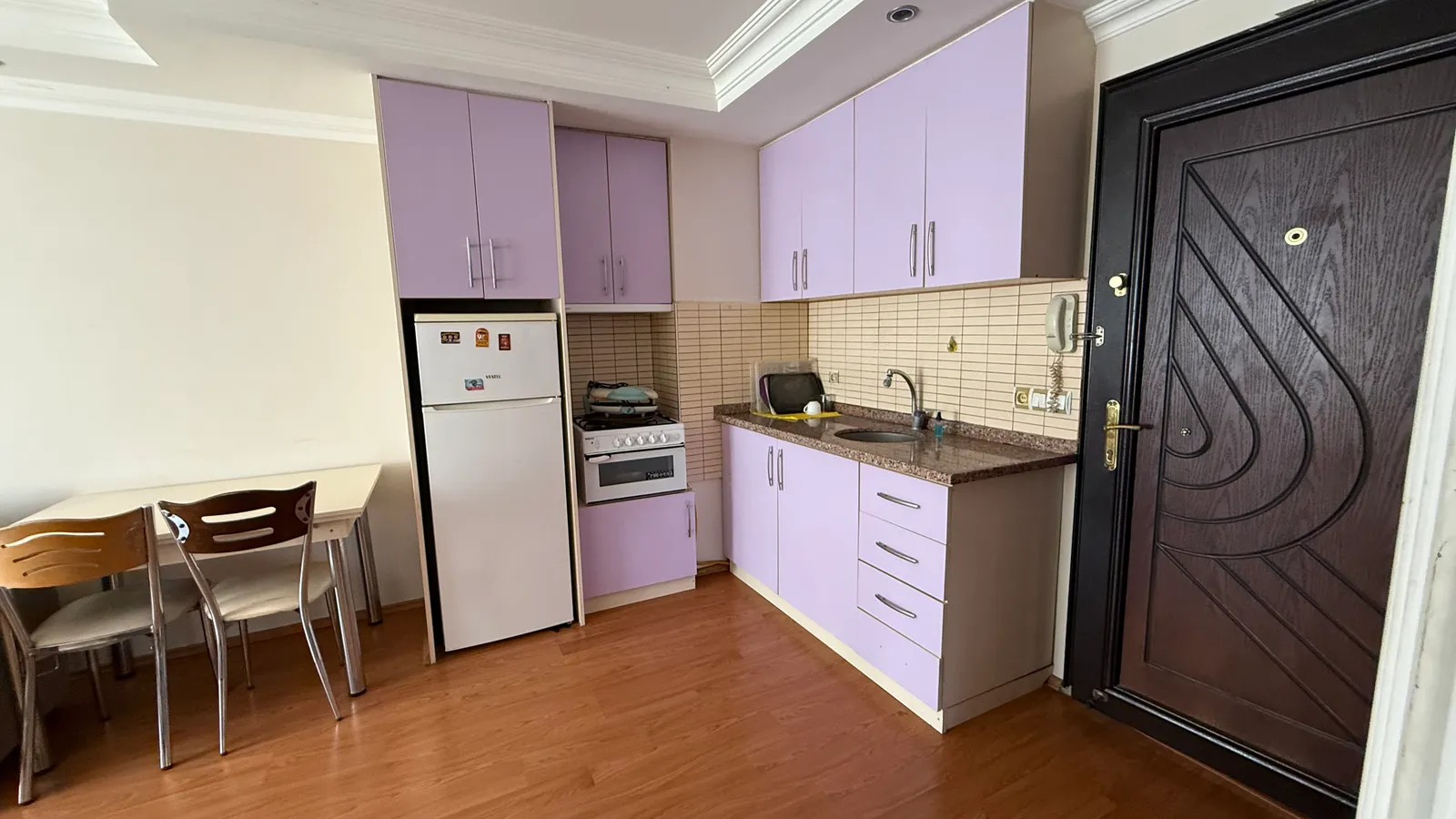 Kınıklı‘da 2 + 1 faturalar dahil aidatsız apart küçük 4