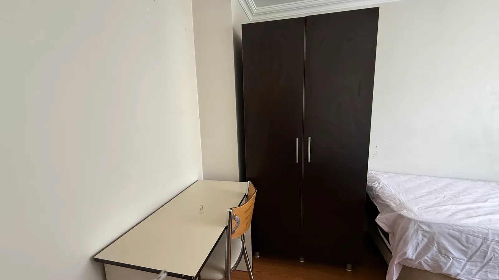 Kınıklı‘da 2 + 1 faturalar dahil aidatsız apart küçük 8