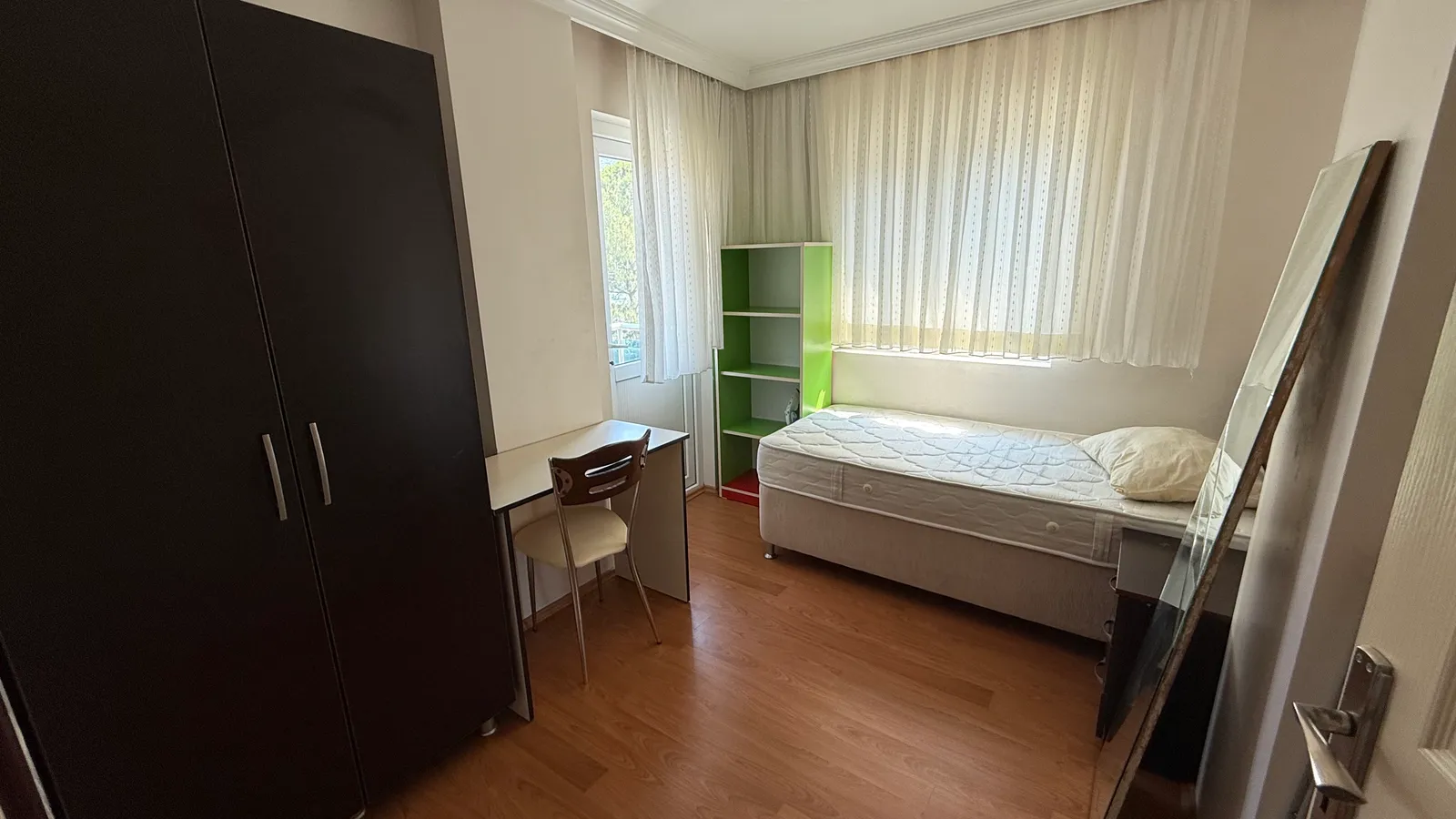 Kınıklı‘da 2 + 1 faturalar dahil aidatsız apart küçük 12