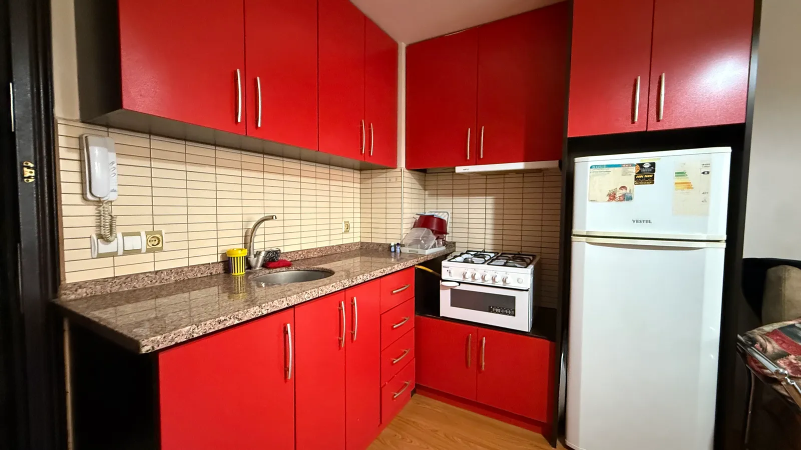 Kınıklı‘da 1 + 1 faturalar dahil aidatsız kiralık apart küçük 2