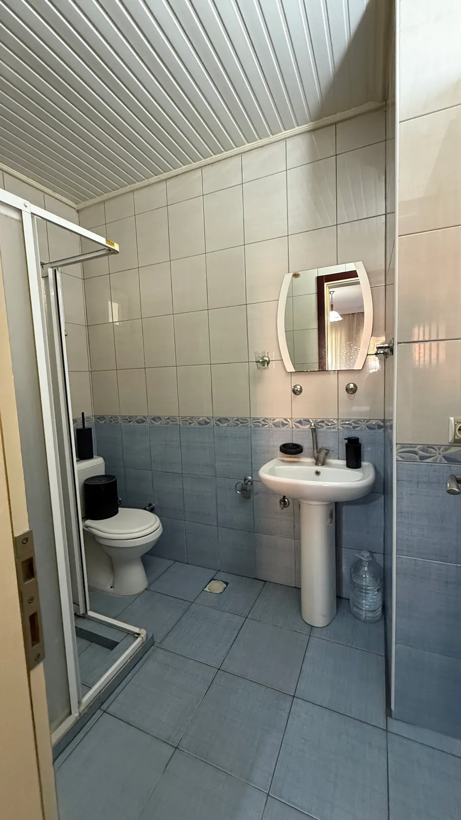 Kınıklı‘da 1 + 1 faturalar dahil aidatsız kiralık apart küçük 9