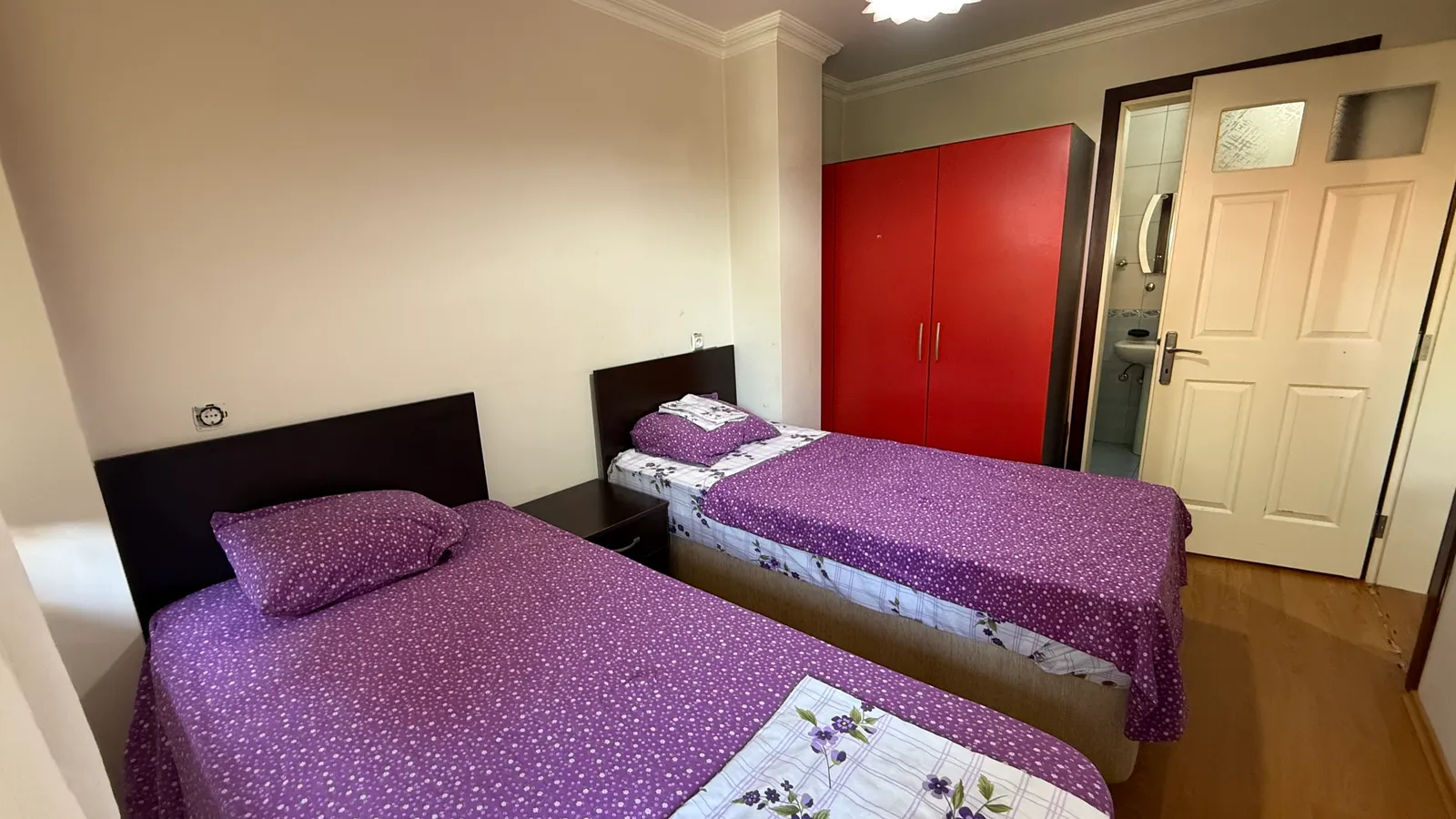 Kınıklı‘da 1 + 1 faturalar dahil aidatsız kiralık apart küçük 10
