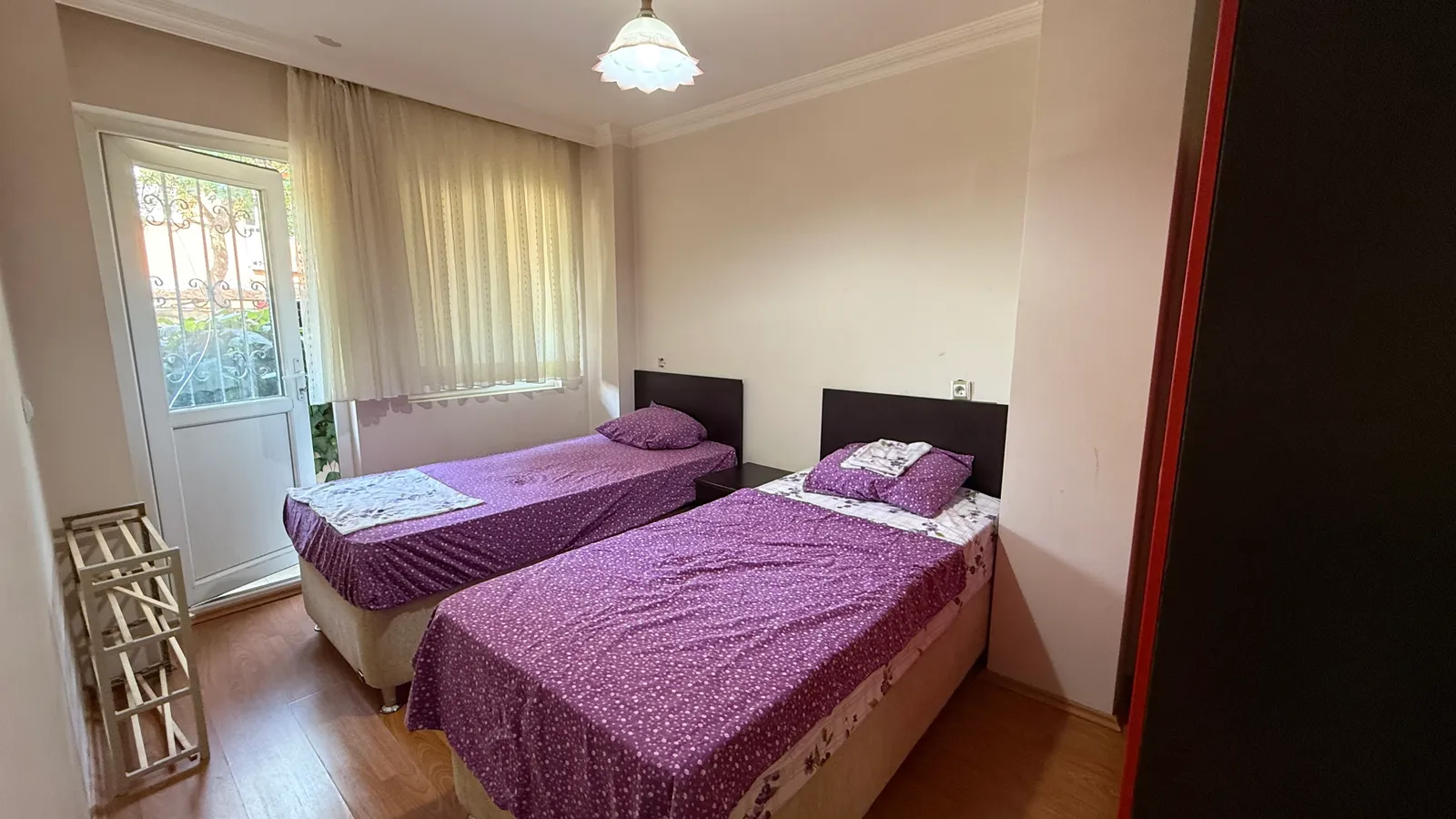 Kınıklı‘da 1 + 1 faturalar dahil aidatsız kiralık apart küçük 11