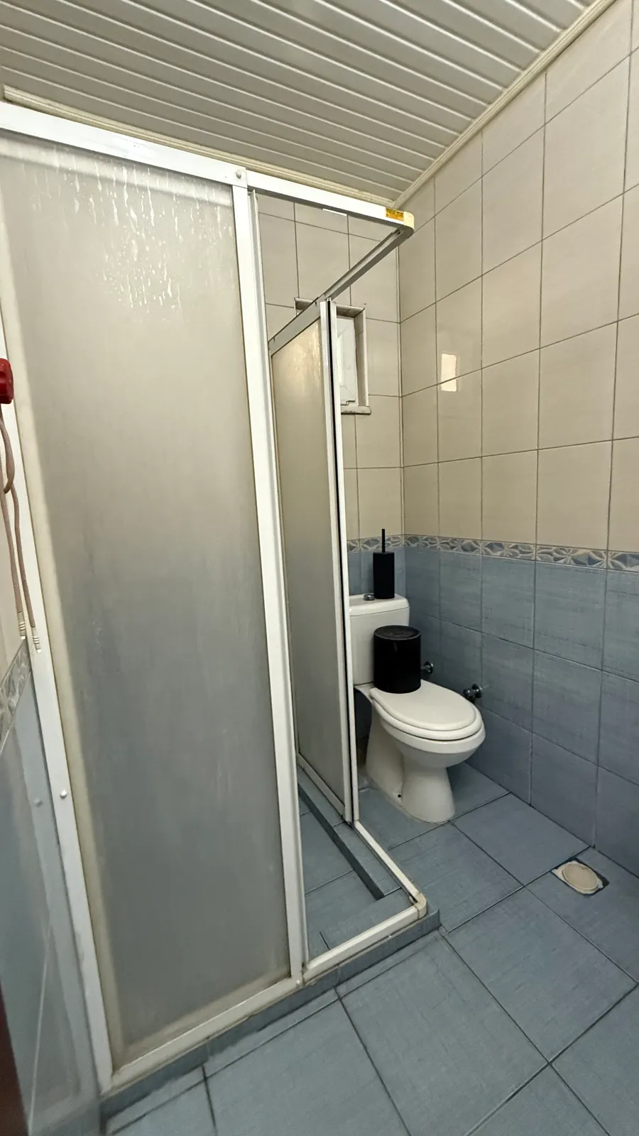 Kınıklı‘da 1 + 1 faturalar dahil aidatsız kiralık apart küçük 12