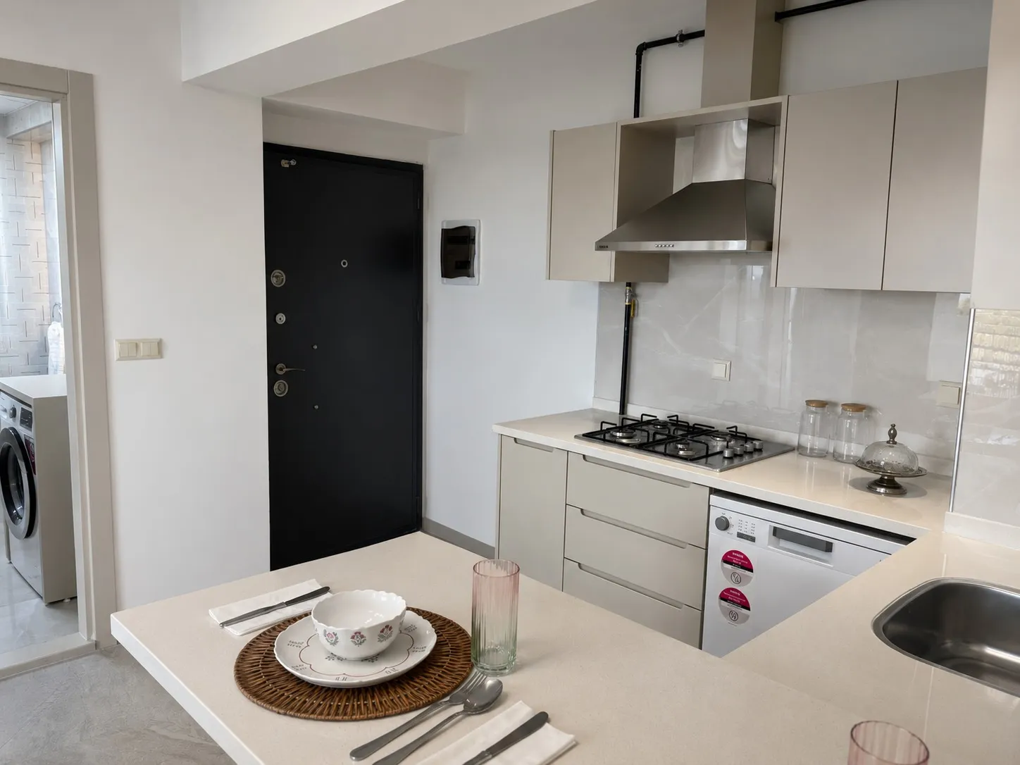 Bagbaşı satılık 1+1 apart küçük 7