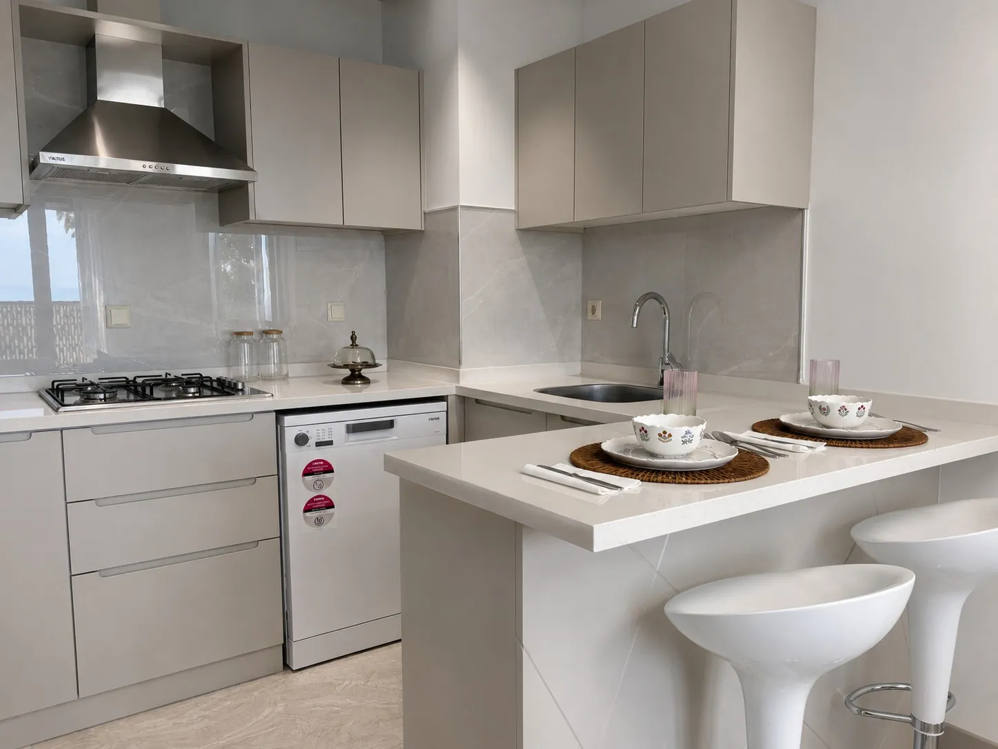 Bagbaşı satılık 1+1 apart küçük 8