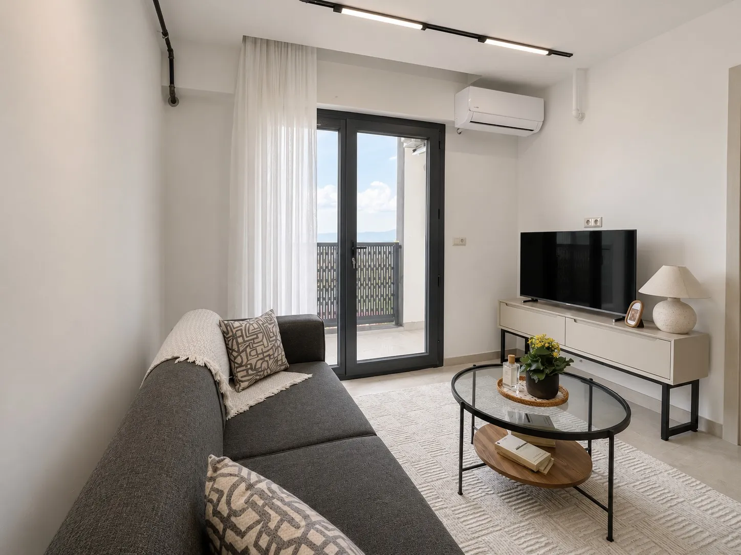 Bagbaşı satılık 1+1 apart küçük 9