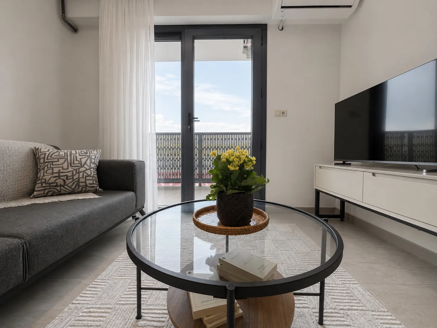 Bagbaşı satılık 1+1 apart küçük 10