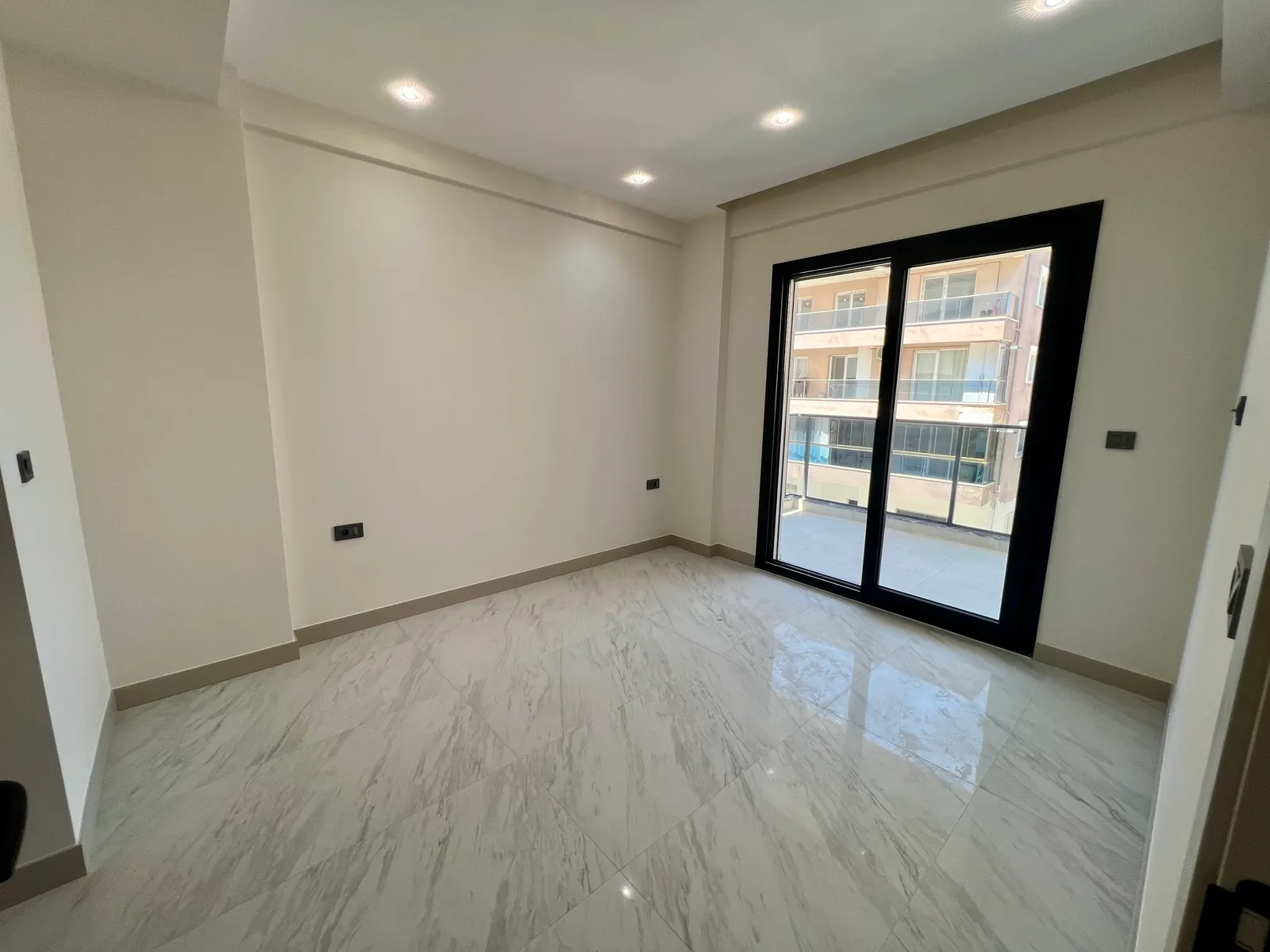 Karahasanlı’da Akıllı Lüksün Yeni Tanımı: Havuzlu Konsept Sitede Satılık Sıfır 175 m² 3+1 Daireler! küçük 13