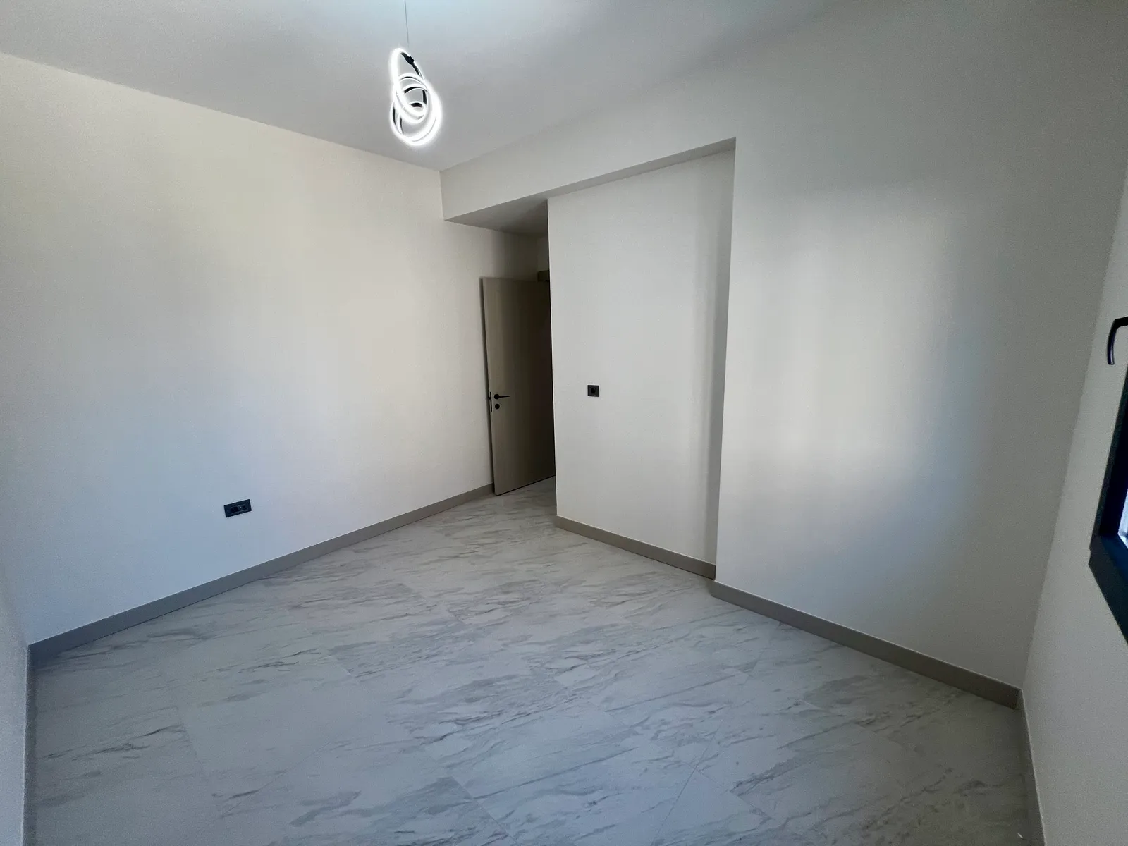 Karahasanlı’da Akıllı Lüksün Yeni Tanımı: Havuzlu Konsept Sitede Satılık Sıfır 175 m² 3+1 Daireler! küçük 22