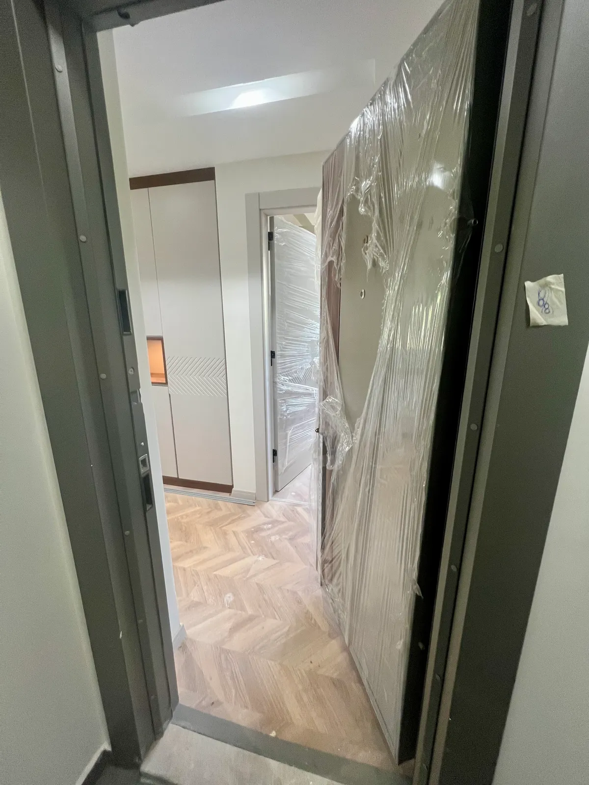 Karahasanlı’da Bahçe Keyfi: Havuzlu Konsept Sitede Satılık Full Mobilyalı 2+1 Bahçe Katı! küçük 2