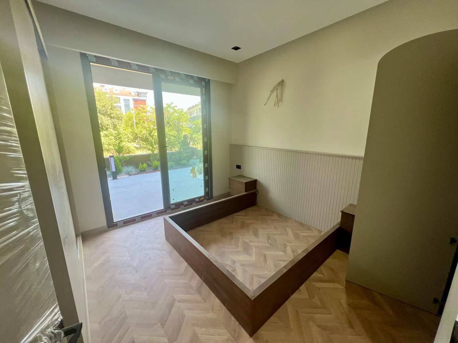 Karahasanlı’da Bahçe Keyfi: Havuzlu Konsept Sitede Satılık Full Mobilyalı 2+1 Bahçe Katı! küçük 4