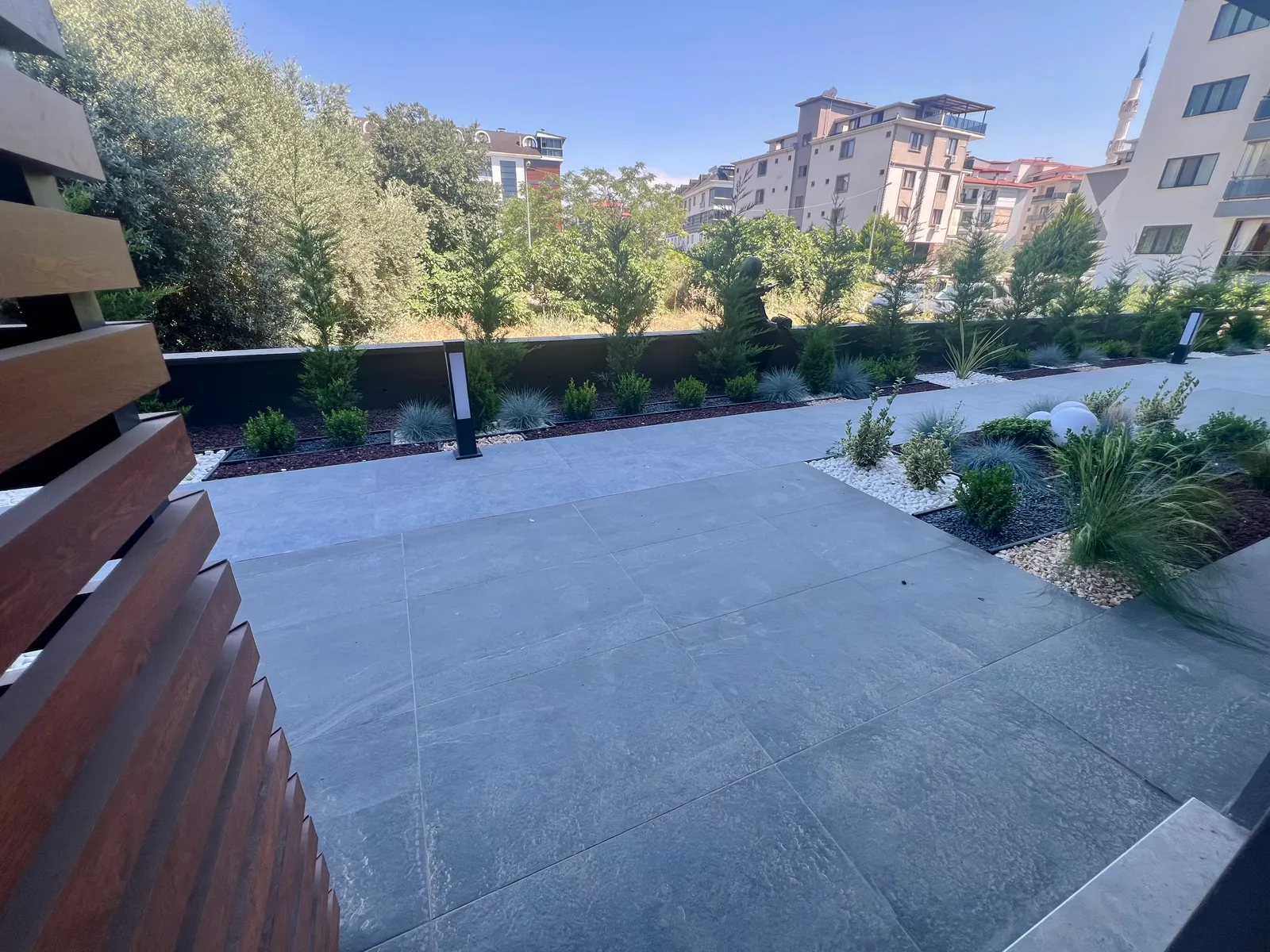 Karahasanlı’da Bahçe Keyfi: Havuzlu Konsept Sitede Satılık Full Mobilyalı 2+1 Bahçe Katı! küçük 14