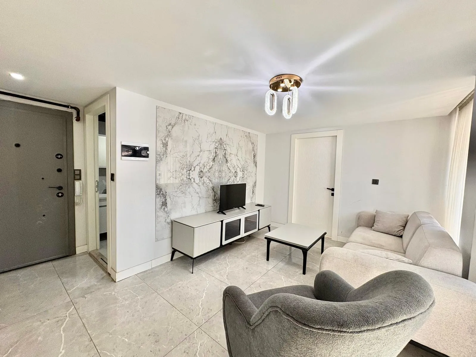 SARAYLAR'DA 1+1(DEPOZİTOSUZ) SIFIR EŞYALI ARA KAT APART DAİRE