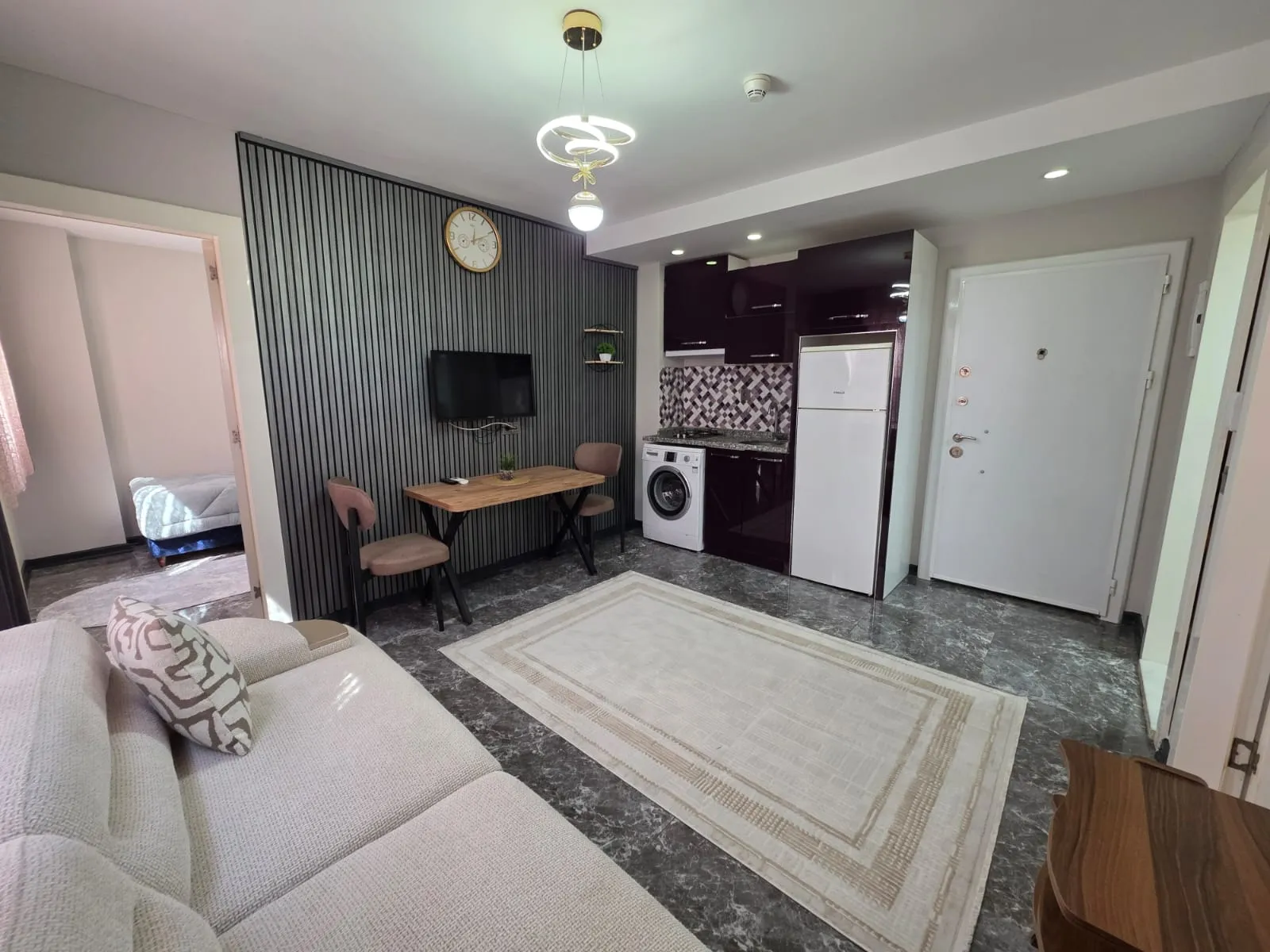 ZEYTİNKÖY MAHALLESİNDE 2+1 ARAKAT APART