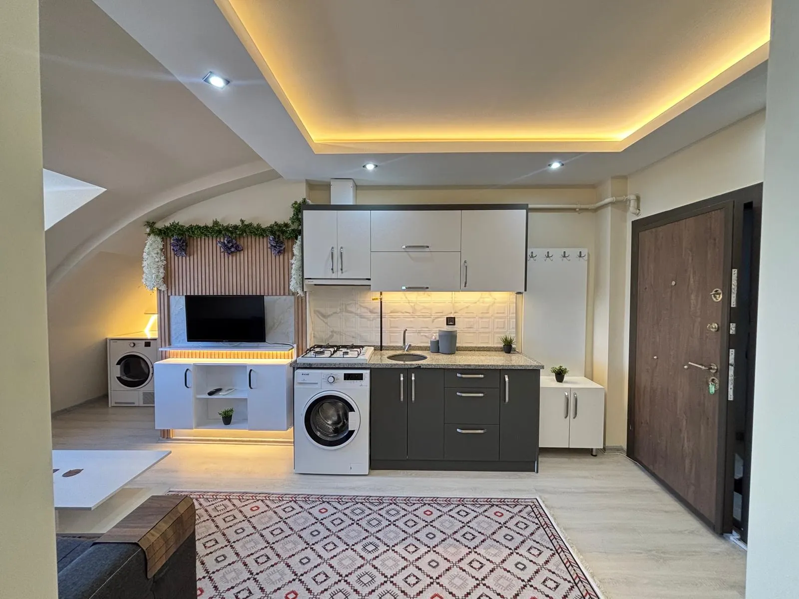 ZEYTİNKÖYDE  1+1 APART