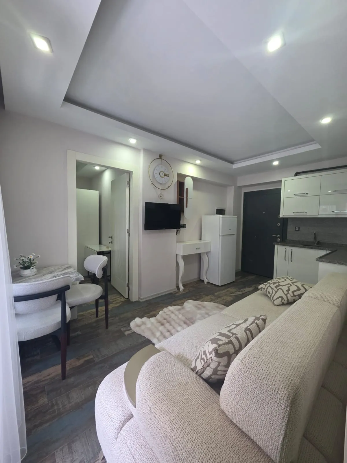 ZEYTİNKÖY'DE 1+1 APART