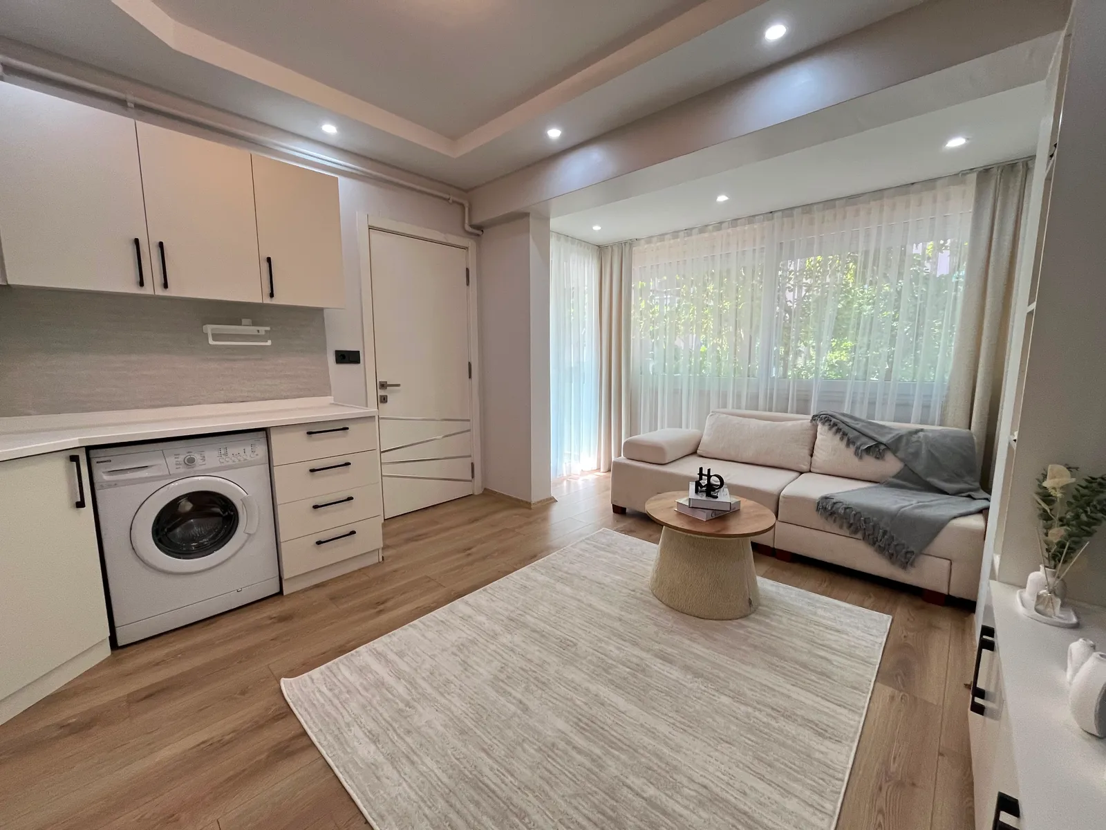 FESLEĞEN MAHALLESİ'NDE SATILIK 1+1 APART