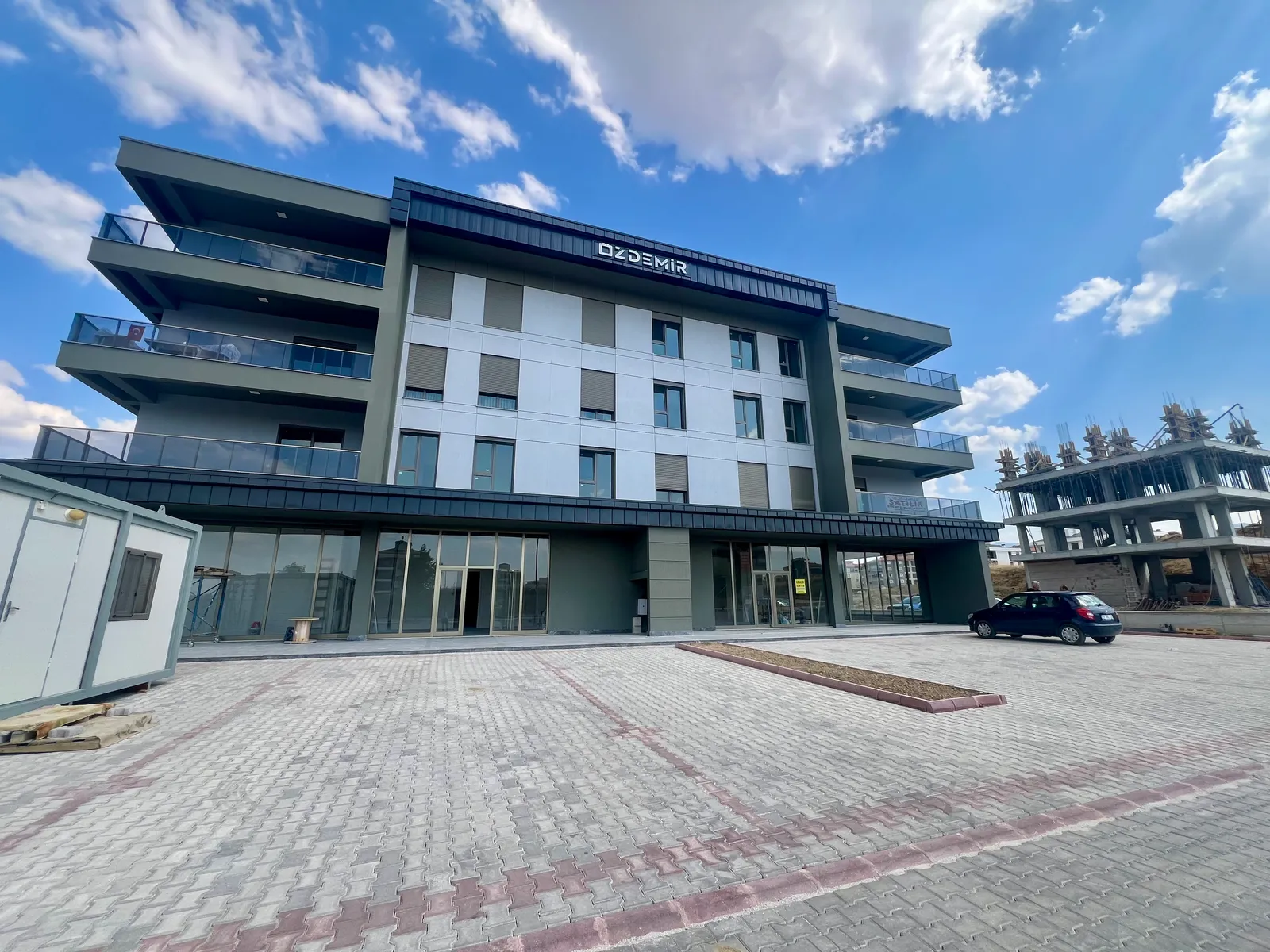 ✨ YENİŞAFAK’TA DİKKAT ÇEKEN MİMARİ: PORSELEN TEZGAHLI VE PANJURLU PRESTİJLİ YAŞAM! küçük 20