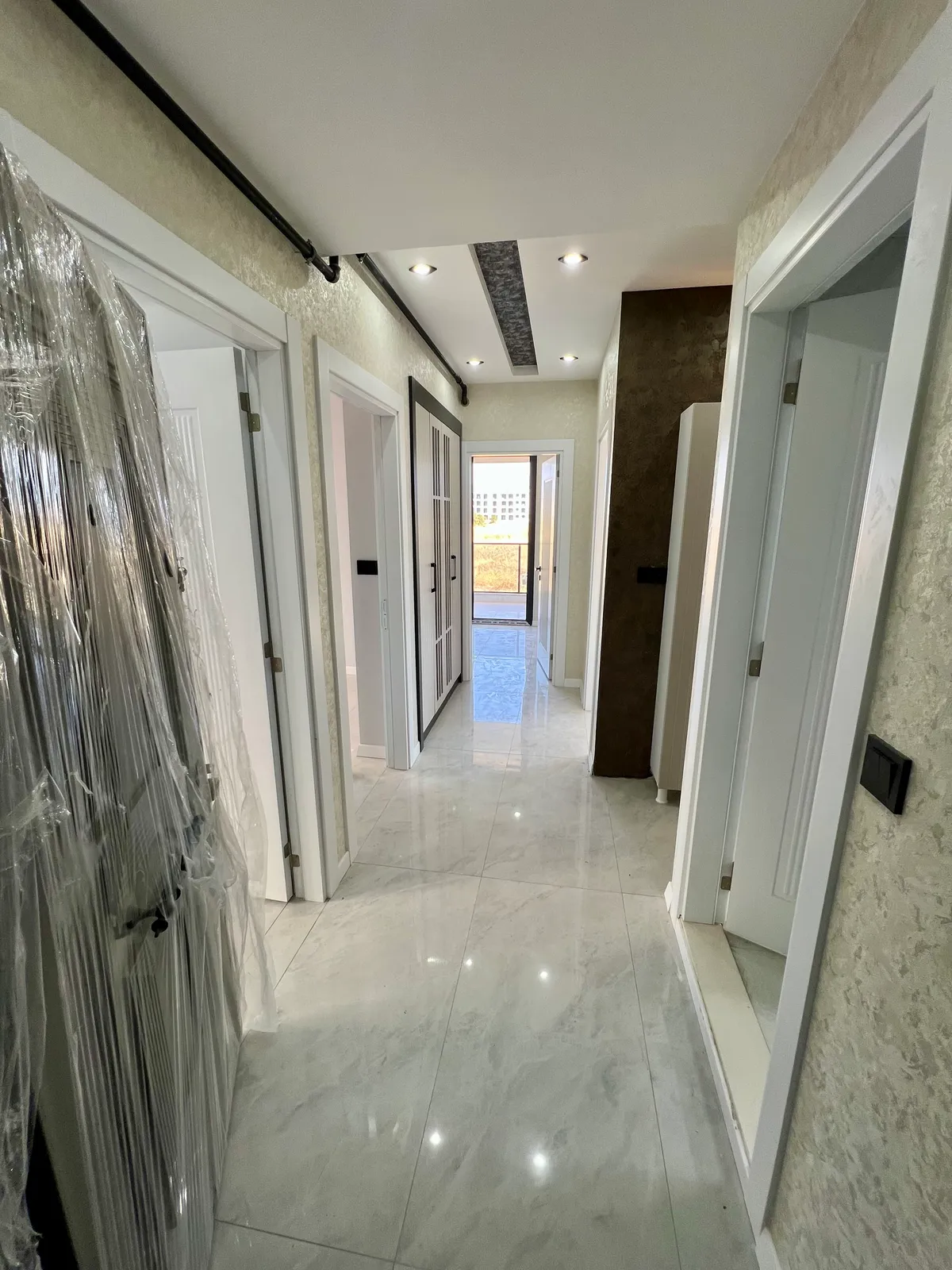 📍 KARAHASANLI’DA PRESTİJLİ LOKASYONDA: PORSELEN TEZGAHLI, DUVAR KAĞITLI SIFIR DAİRE! küçük 3