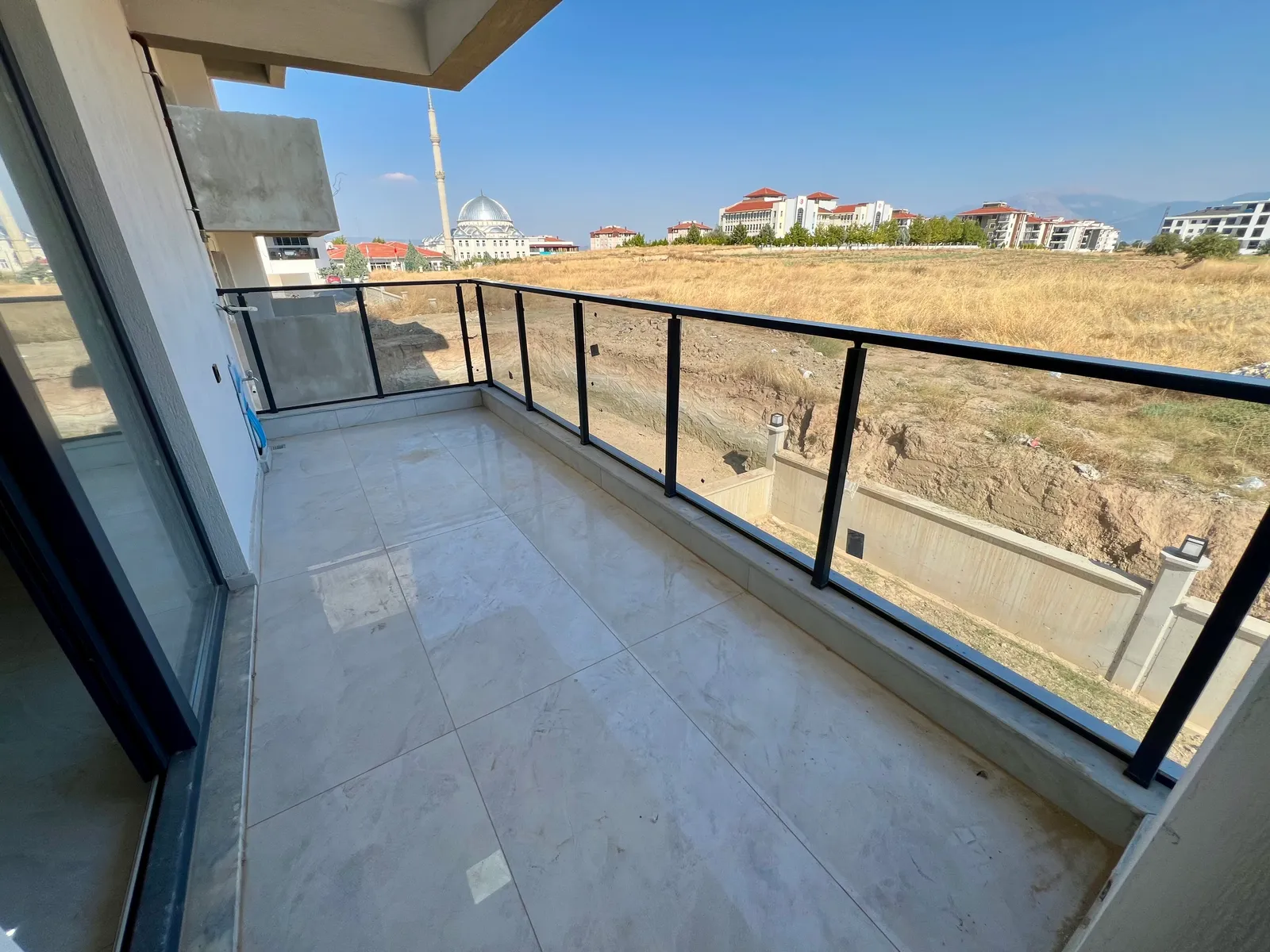 📍 KARAHASANLI’DA PRESTİJLİ LOKASYONDA: PORSELEN TEZGAHLI, DUVAR KAĞITLI SIFIR DAİRE! küçük 6