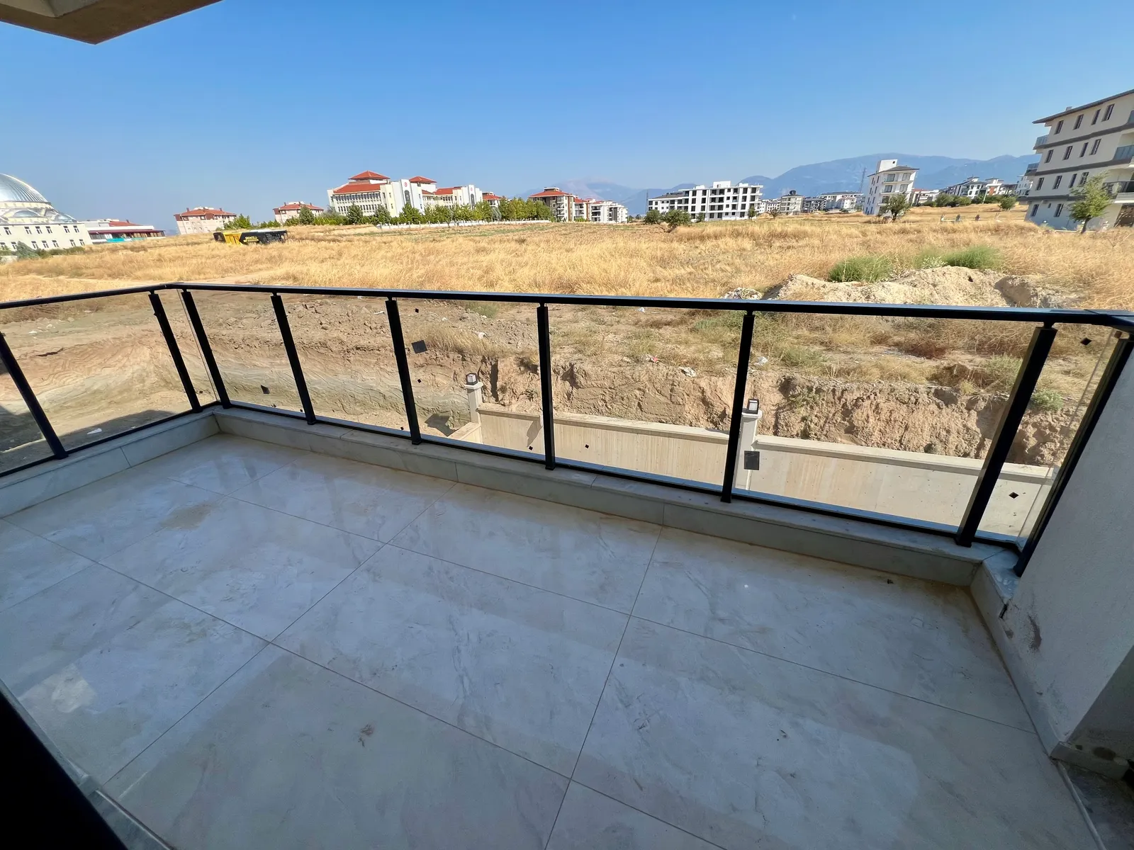 📍 KARAHASANLI’DA PRESTİJLİ LOKASYONDA: PORSELEN TEZGAHLI, DUVAR KAĞITLI SIFIR DAİRE! küçük 9